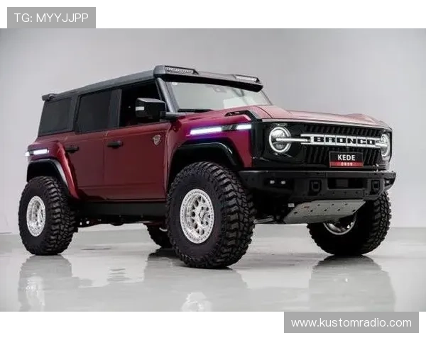 letour大吉普越野车在荒野中展现强大越野性能与卓越操控体验